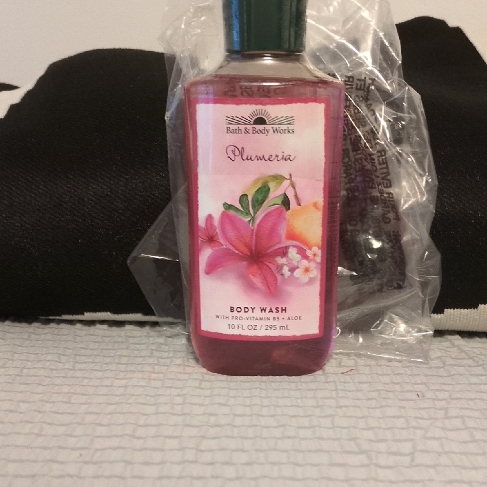 Bath & Body Works Plumeria Body Wash - Pink and Green